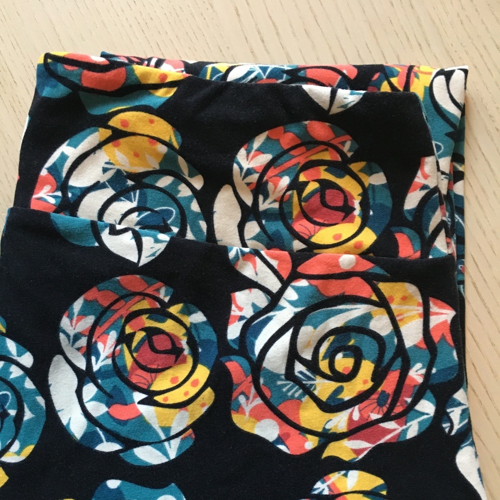 LuLaRoe TC Leggings- Black w/ Water Color Print